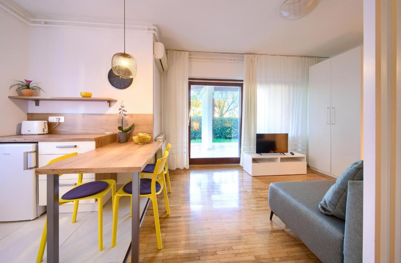 Apartments Meri Njivice Eksteriør billede